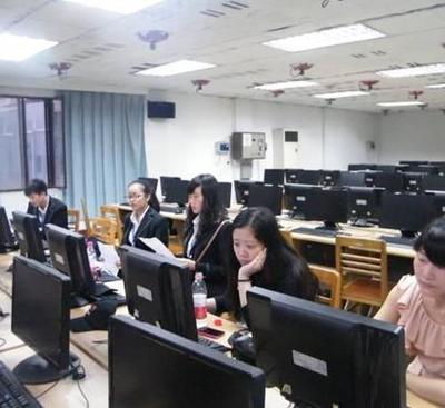 誠業教育加盟投資解析 費用構成、科技優勢與市場前景